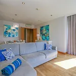 Daire Luxury 1 Bedroom Apartment, Marina De *