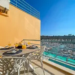 Daire Luxury 1 Bedroom Apartment, Marina De *